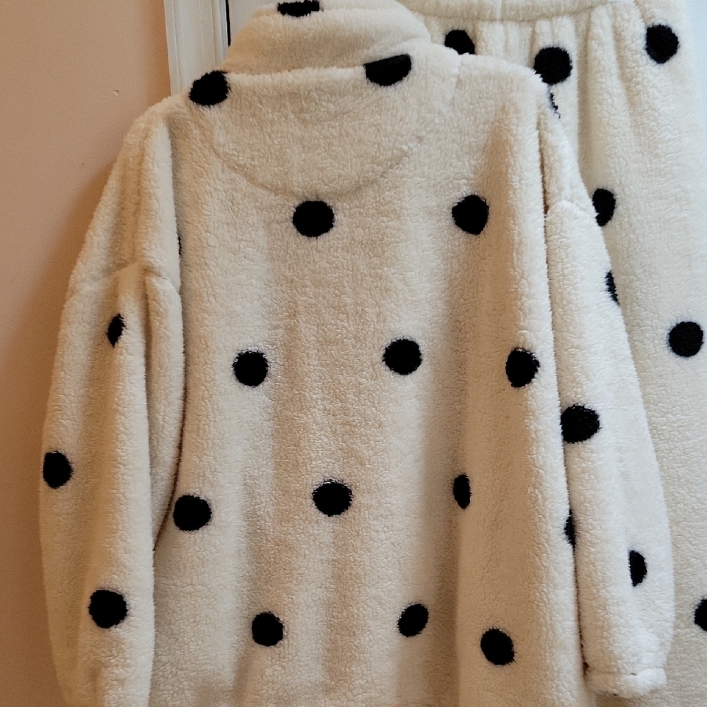 White and Black Polka Dot Pajama/Lounge Set Plush Intimates NWOT - Picture 8 of 8